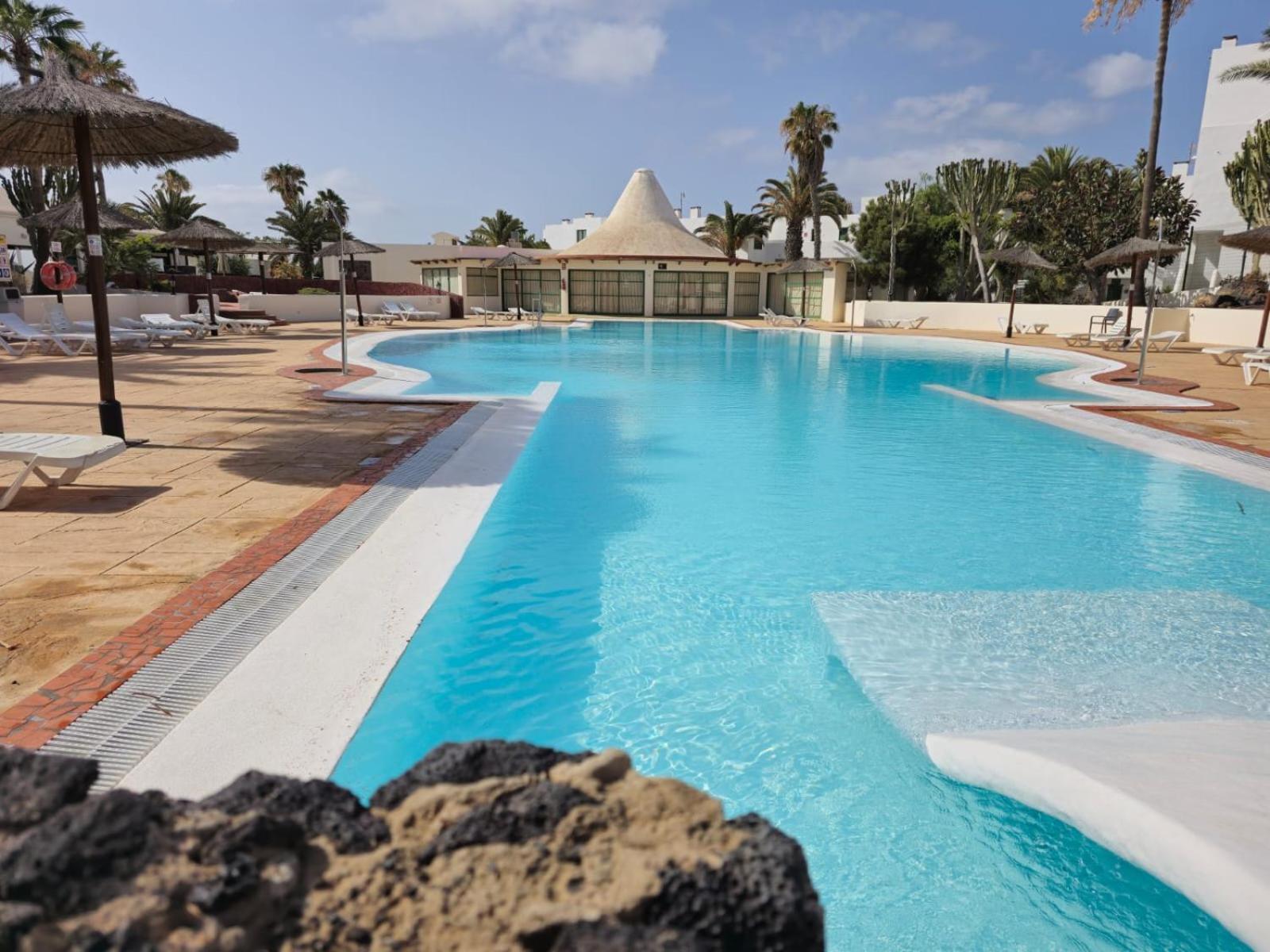Bungalow Goa Pool View, Playa Roca Residence Sea Front Access - Free Ac - Wifi Costa Teguise Exterior foto
